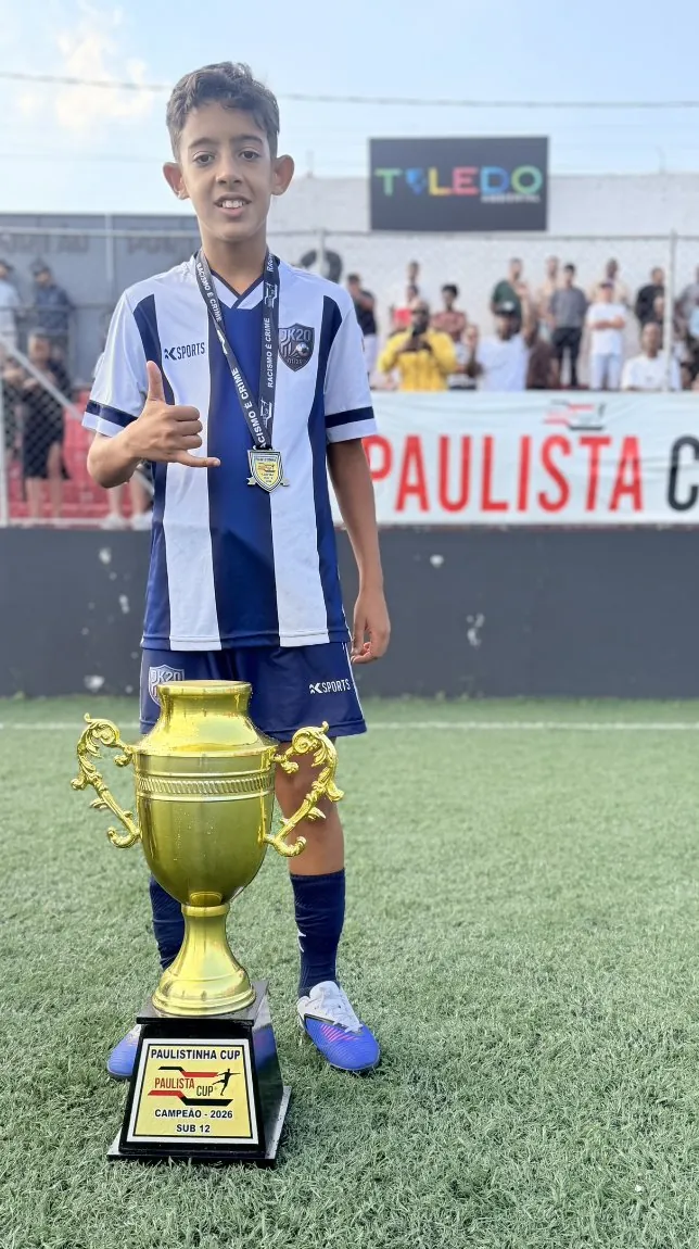 Atletas da JK20 Academy, escola de futebol no Jaraguá, São Paulo